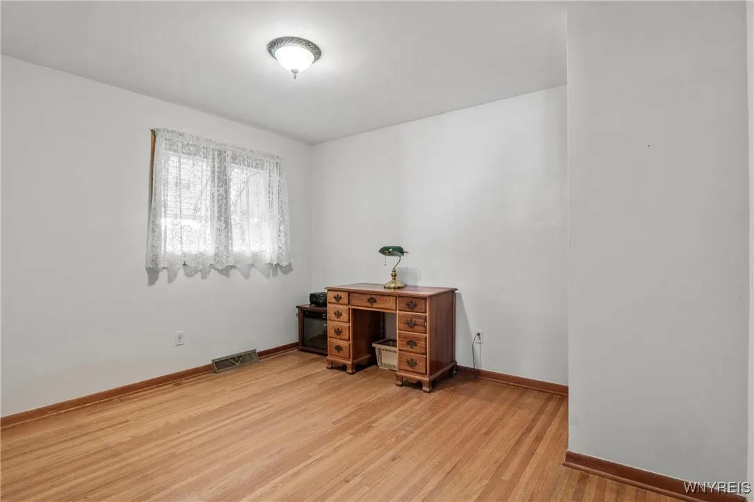 9 Bay Lane, Cheektowaga, New York 14225, Cheektowaga, New York 14225, 4 Bedrooms Bedrooms, 6 Rooms Rooms,1 BathroomBathrooms,Residential,For Sale,9 Bay Lane, Cheektowaga, New York 14225,B1629621