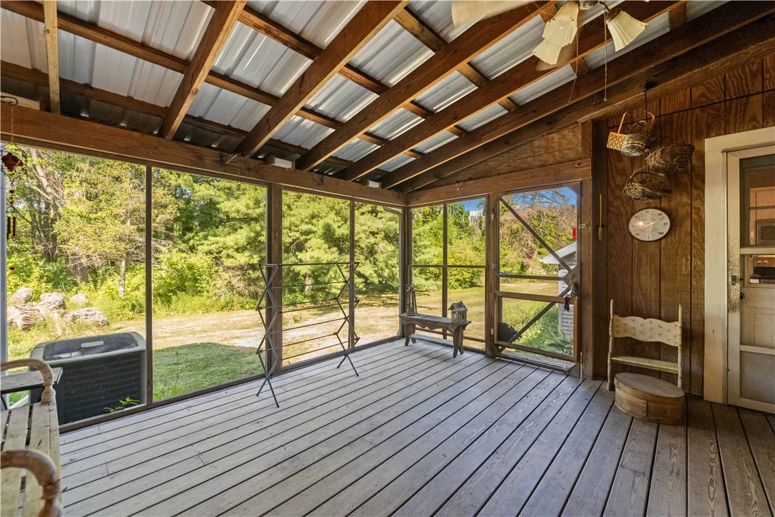 Screened in deck off Kitchen & Livingroom
