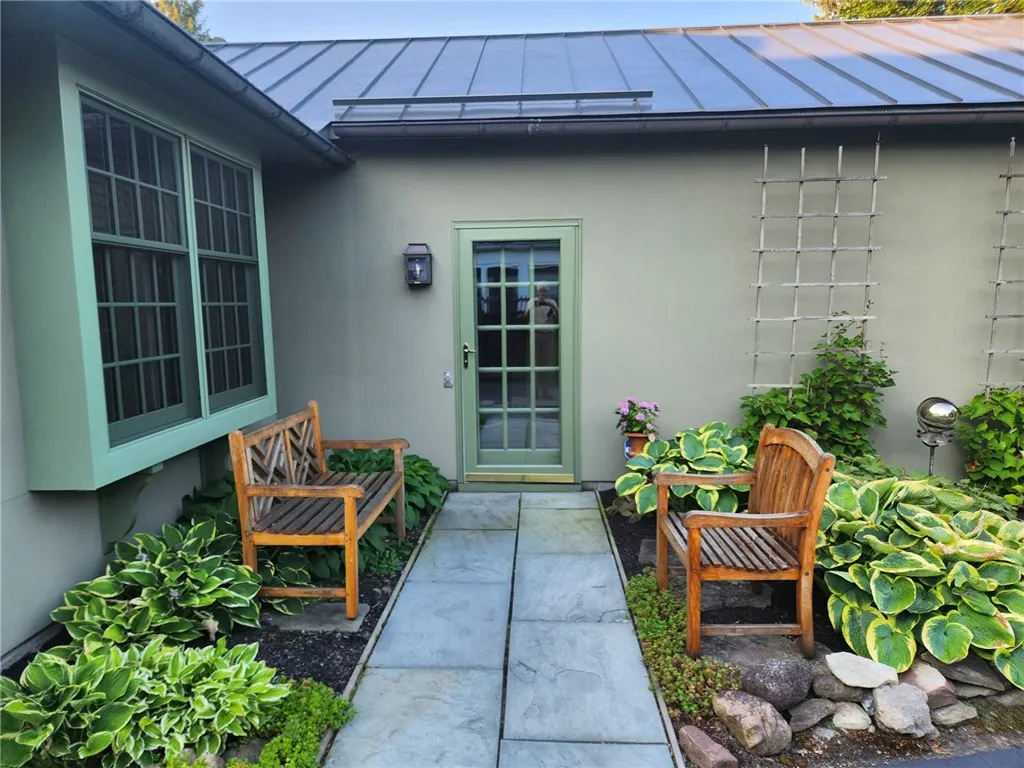 Exterior - Rear Entry