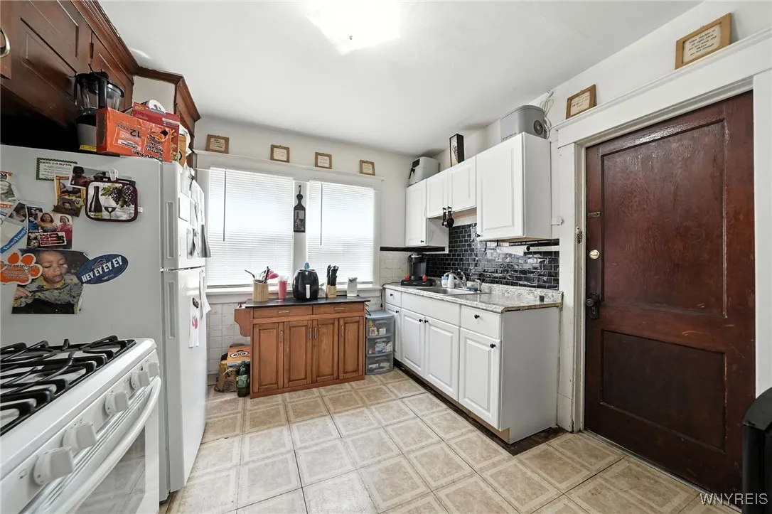 228 Hartwell Road, Buffalo, New York 14216, Buffalo, New York 14216, 6 Bedrooms Bedrooms, ,2 BathroomsBathrooms,Residential,For Sale,228 Hartwell Road, Buffalo, New York 14216,0,B1630379