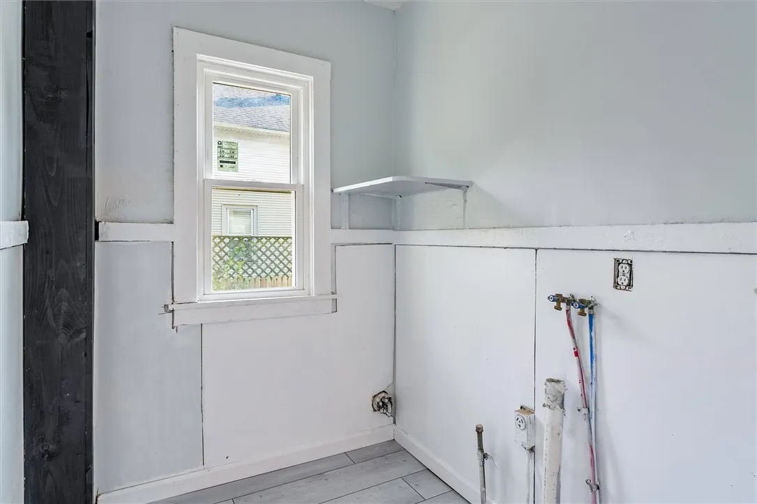 56 Wren Street, Rochester, New York 14613, Rochester, New York 14613, 4 Bedrooms Bedrooms, 8 Rooms Rooms,1 BathroomBathrooms,Residential,Closed,56 Wren Street, Rochester, New York 14613,0,R1630332