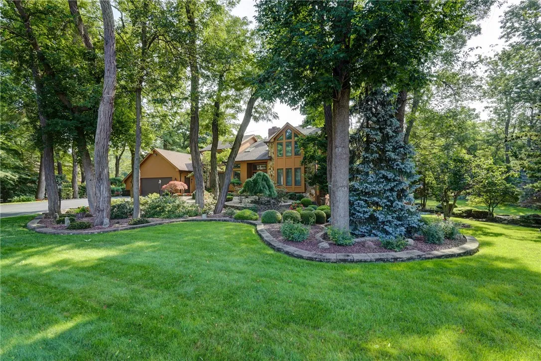 14 Ridgeway Estates, Greece, New York 14626, Greece, New York 14626, 5 Bedrooms Bedrooms, 12 Rooms Rooms,4 BathroomsBathrooms,Residential,Closed,14 Ridgeway Estates, Greece, New York 14626,0,R1629677