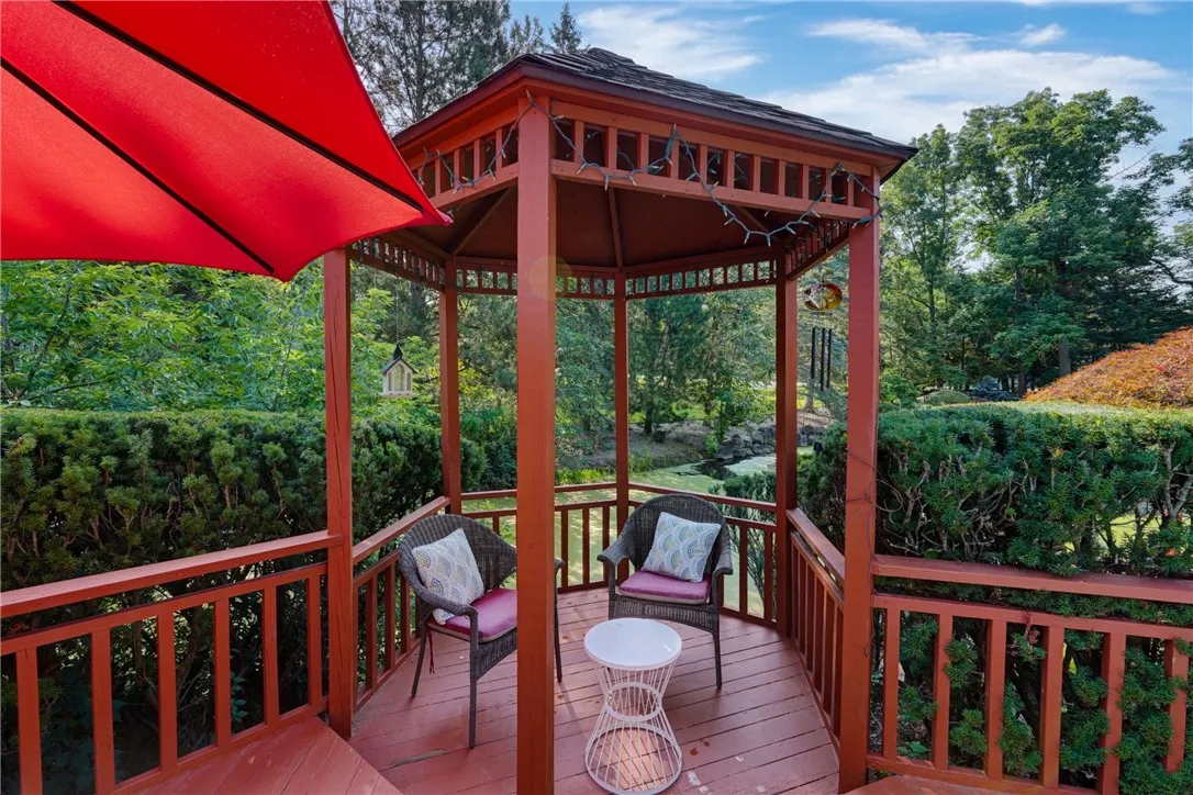 14 Ridgeway Estates, Greece, New York 14626, Greece, New York 14626, 5 Bedrooms Bedrooms, 12 Rooms Rooms,4 BathroomsBathrooms,Residential,Closed,14 Ridgeway Estates, Greece, New York 14626,0,R1629677