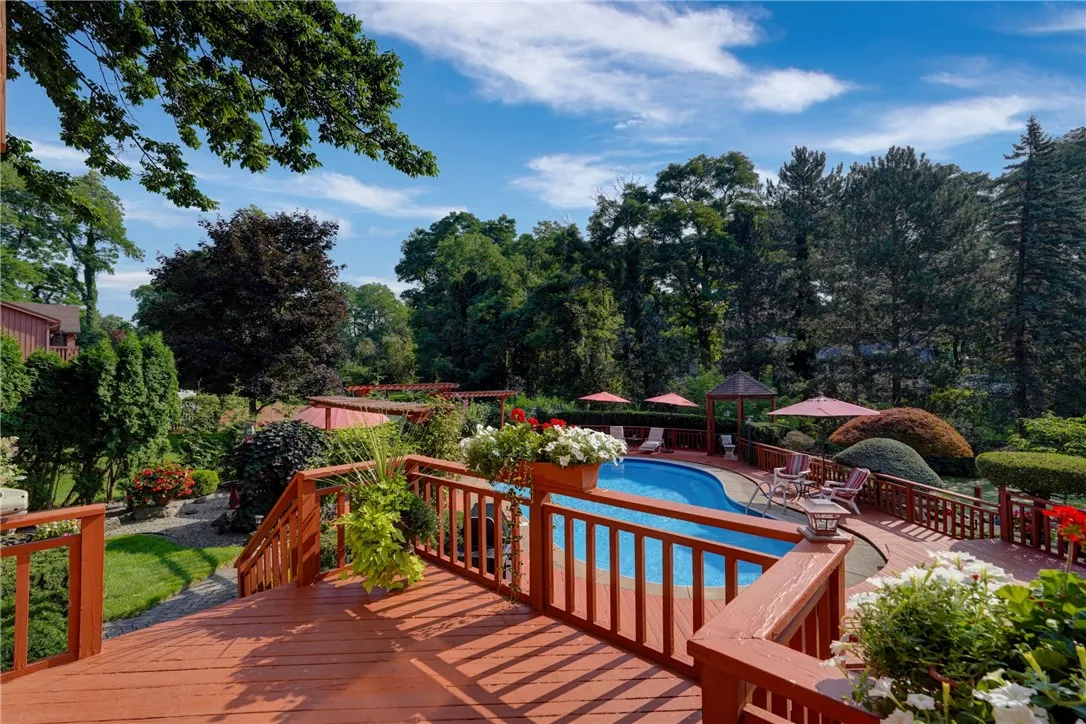 14 Ridgeway Estates, Greece, New York 14626, Greece, New York 14626, 5 Bedrooms Bedrooms, 12 Rooms Rooms,4 BathroomsBathrooms,Residential,Closed,14 Ridgeway Estates, Greece, New York 14626,0,R1629677