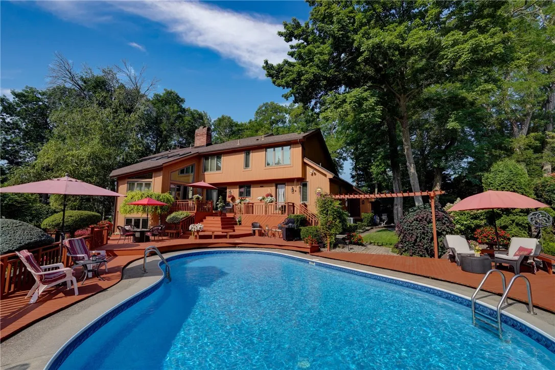 14 Ridgeway Estates, Greece, New York 14626, Greece, New York 14626, 5 Bedrooms Bedrooms, 12 Rooms Rooms,4 BathroomsBathrooms,Residential,Closed,14 Ridgeway Estates, Greece, New York 14626,0,R1629677