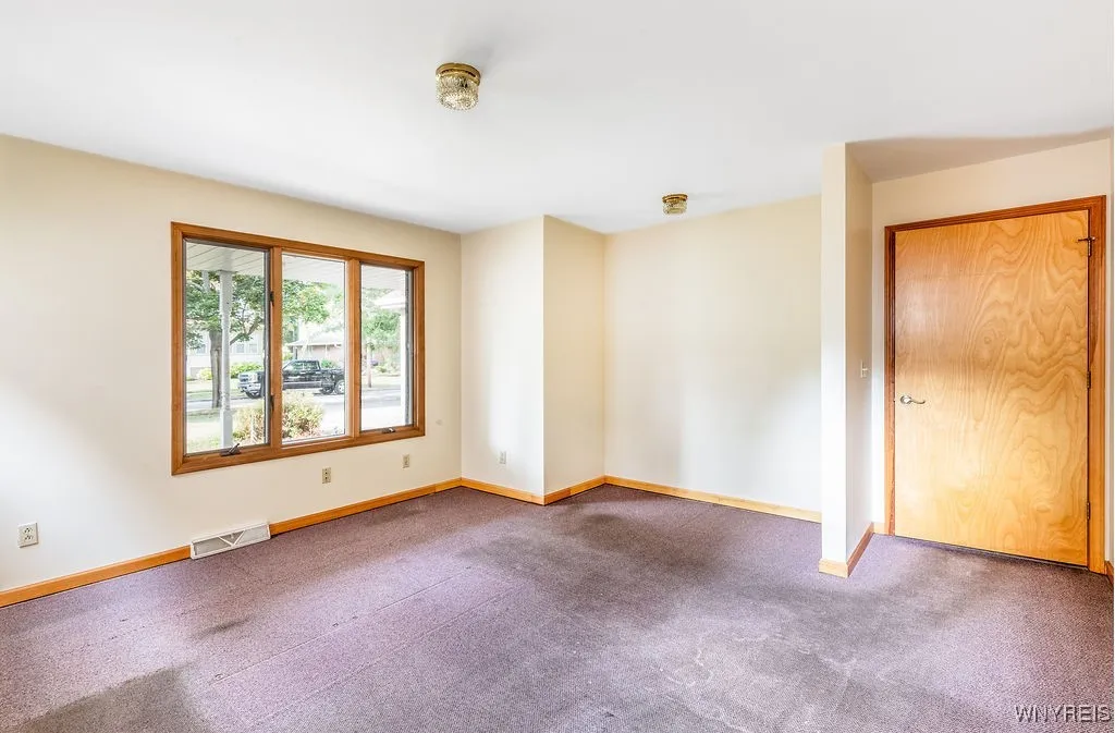 Front den can easily be converted into 6th bedroom
