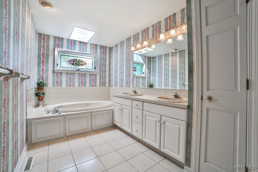 59 Hampton Hill Dr, Amherst, New York 14221, Amherst, New York 14221, 2 Bedrooms Bedrooms, 5 Rooms Rooms,2 BathroomsBathrooms,Residential,Closed,59 Hampton Hill Dr, Amherst, New York 14221,0,B1629787