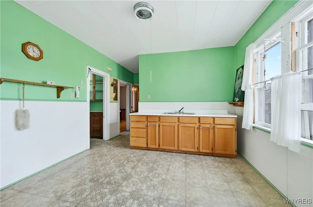 43 Fillmore Avenue, Buffalo, New York 14210, Buffalo, New York 14210, 6 Bedrooms Bedrooms, ,2 BathroomsBathrooms,Residential,Closed,43 Fillmore Avenue, Buffalo, New York 14210,0,B1629301