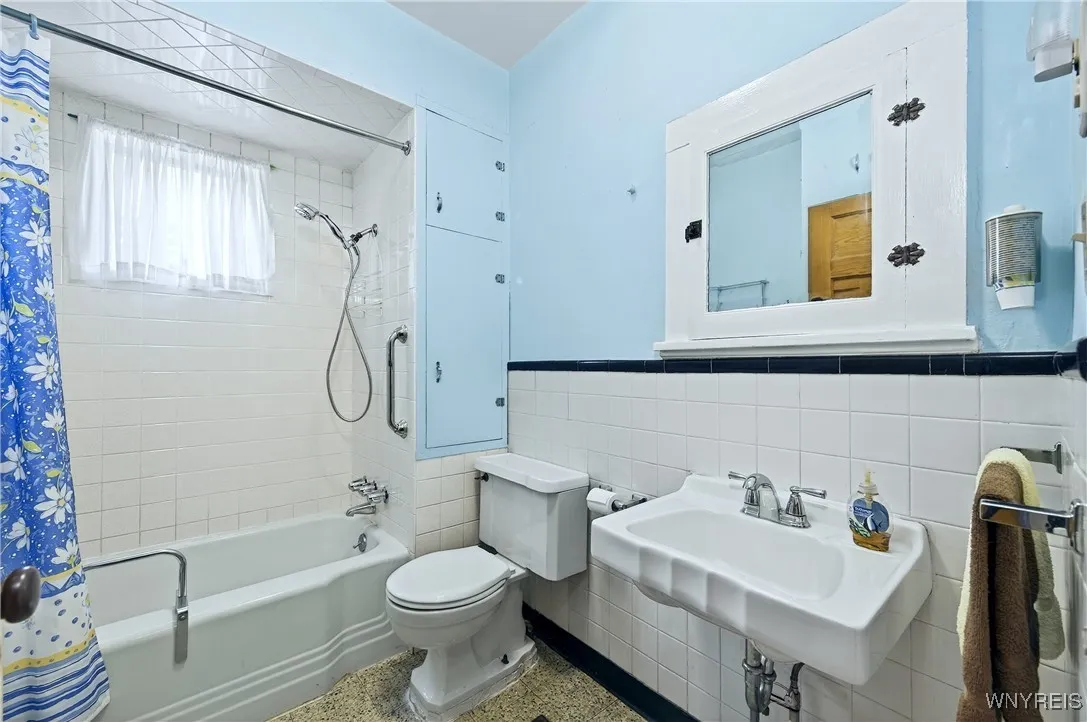 43 Fillmore Avenue, Buffalo, New York 14210, Buffalo, New York 14210, 6 Bedrooms Bedrooms, ,2 BathroomsBathrooms,Residential,Closed,43 Fillmore Avenue, Buffalo, New York 14210,0,B1629301