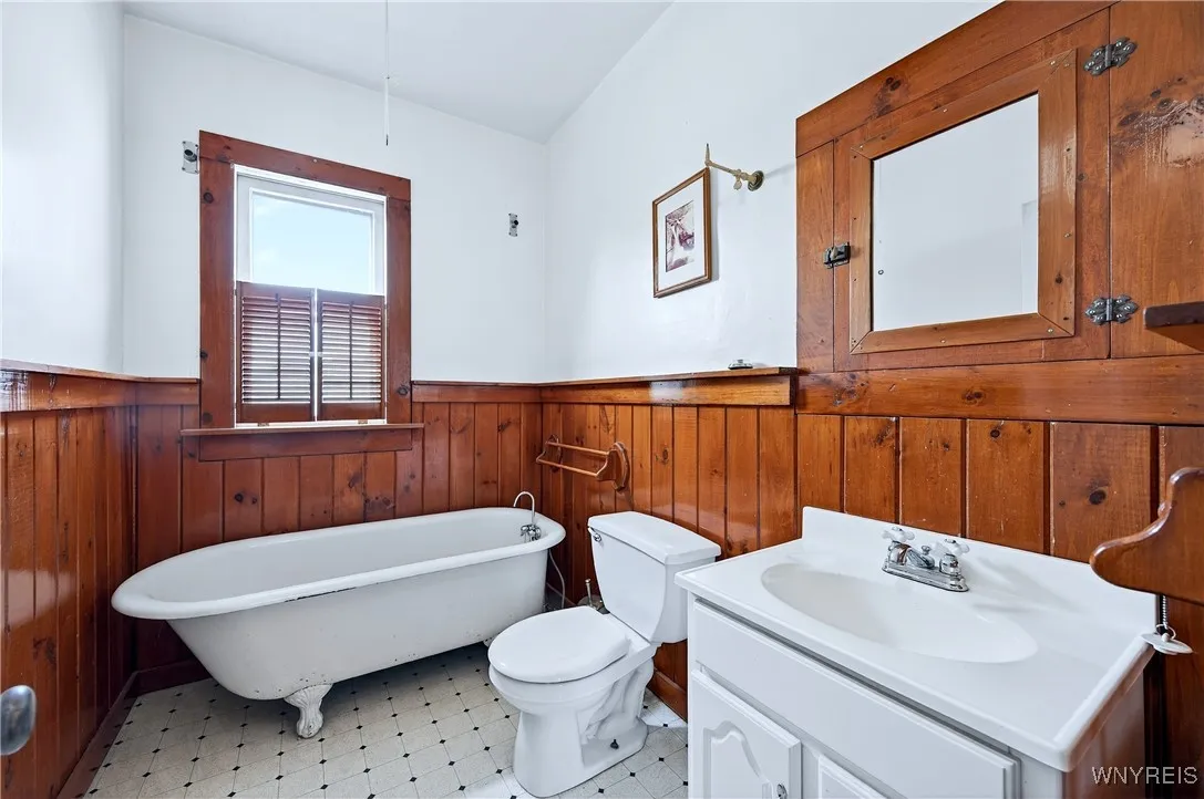 43 Fillmore Avenue, Buffalo, New York 14210, Buffalo, New York 14210, 6 Bedrooms Bedrooms, ,2 BathroomsBathrooms,Residential,Closed,43 Fillmore Avenue, Buffalo, New York 14210,0,B1629301