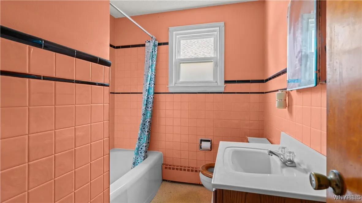 47 Thorndale Avenue, West Seneca, New York 14224, West Seneca, New York 14224, 4 Bedrooms Bedrooms, 6 Rooms Rooms,1 BathroomBathrooms,Residential,For Sale,47 Thorndale Avenue, West Seneca, New York 14224,B1630193