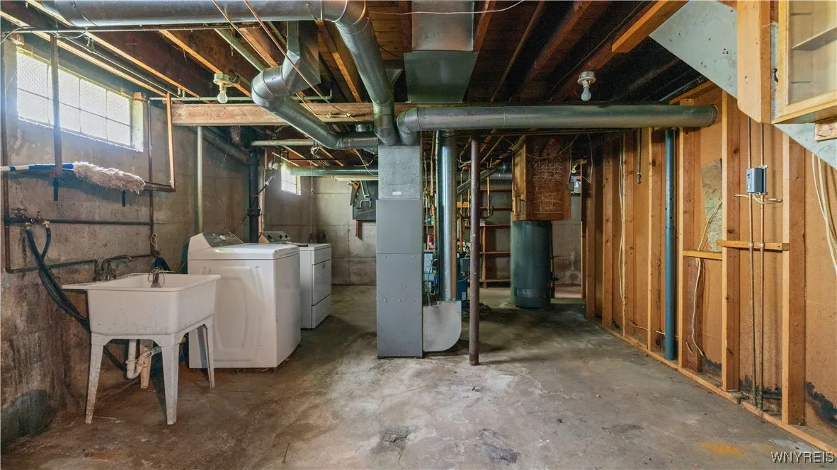47 Thorndale Avenue, West Seneca, New York 14224, West Seneca, New York 14224, 4 Bedrooms Bedrooms, 6 Rooms Rooms,1 BathroomBathrooms,Residential,For Sale,47 Thorndale Avenue, West Seneca, New York 14224,B1630193