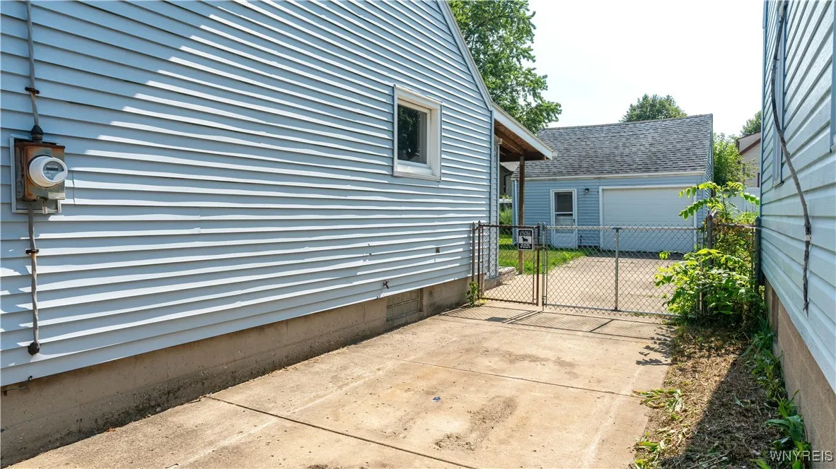 47 Thorndale Avenue, West Seneca, New York 14224, West Seneca, New York 14224, 4 Bedrooms Bedrooms, 6 Rooms Rooms,1 BathroomBathrooms,Residential,For Sale,47 Thorndale Avenue, West Seneca, New York 14224,B1630193