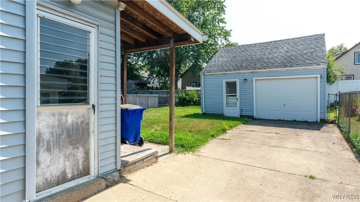 47 Thorndale Avenue, West Seneca, New York 14224, West Seneca, New York 14224, 4 Bedrooms Bedrooms, 6 Rooms Rooms,1 BathroomBathrooms,Residential,For Sale,47 Thorndale Avenue, West Seneca, New York 14224,B1630193