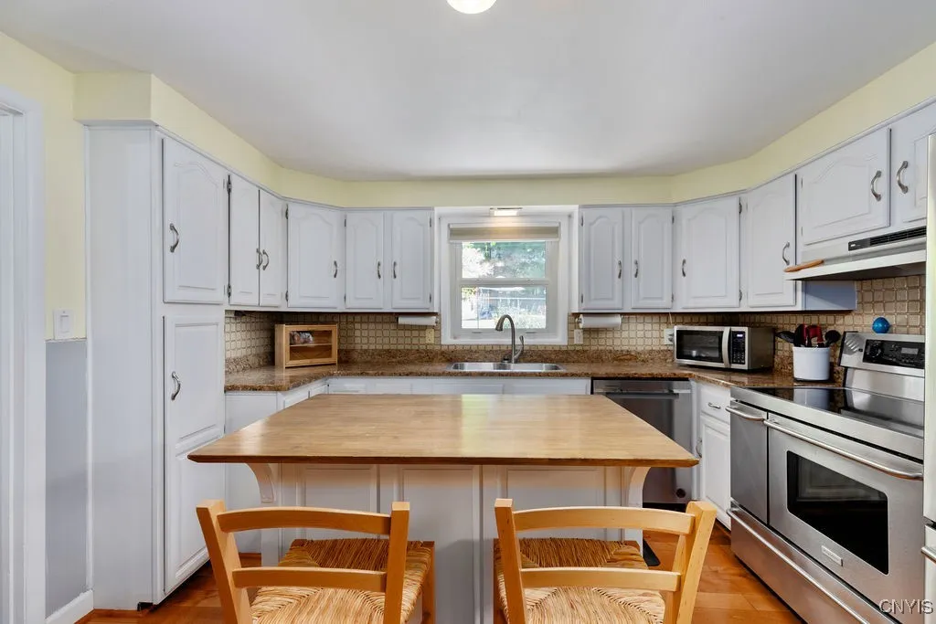 100 Shady Lane, Manlius, New York 13066, Manlius, New York 13066, 3 Bedrooms Bedrooms, 8 Rooms Rooms,2 BathroomsBathrooms,Residential,Closed,100 Shady Lane, Manlius, New York 13066,0,S1629858