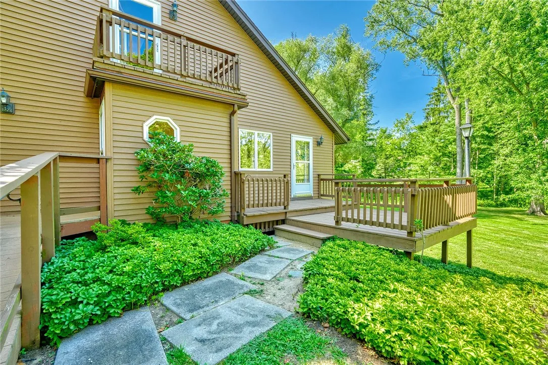 Plenty of indoor and outdoor spaces to enjoy the scenery!