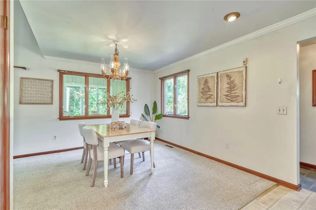 Eat-in Kitchen/Dining Area