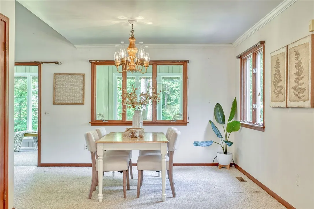 Eat-in Kitchen/Dining Area
