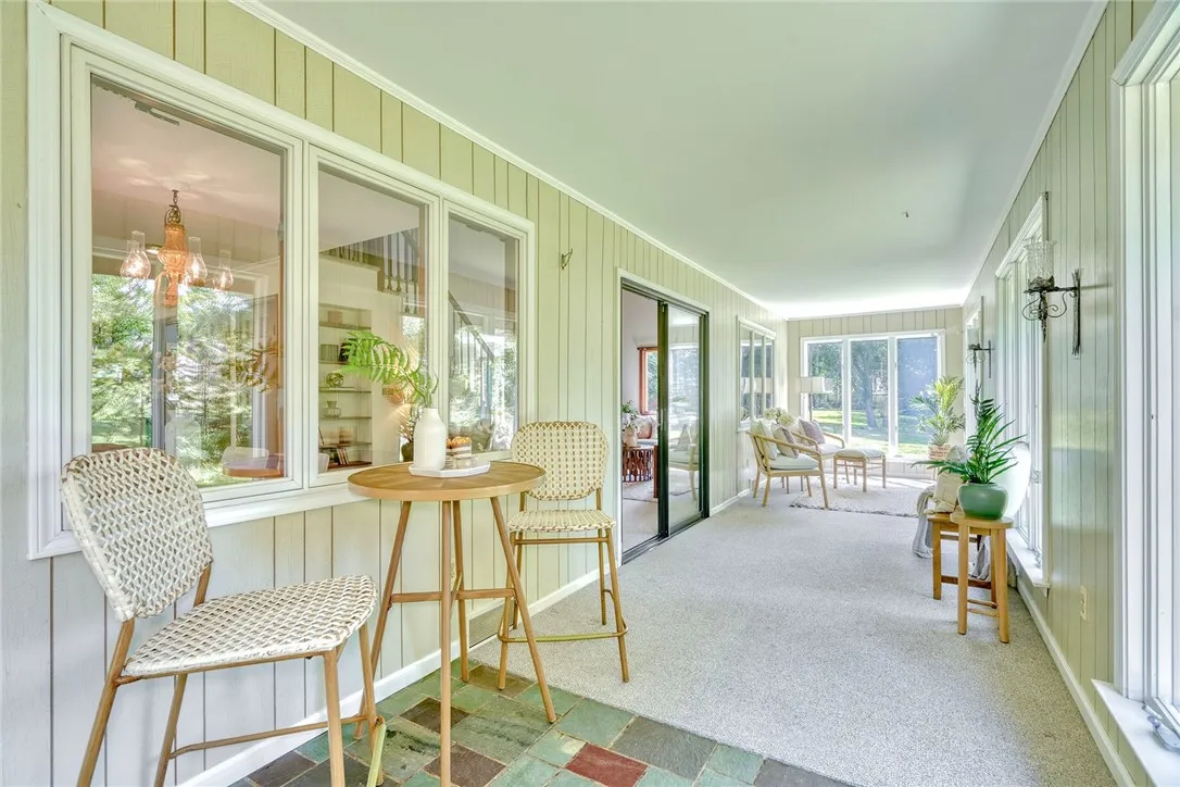 IMPRESSIVE 4 seasons porch, surrounded in windows!