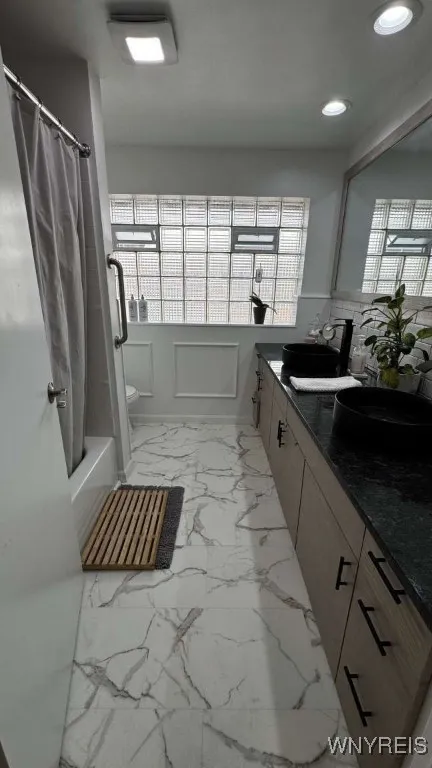 80 Edge Park Avenue, Buffalo, New York 14216, Buffalo, New York 14216, 3 Bedrooms Bedrooms, 9 Rooms Rooms,2 BathroomsBathrooms,Residential,Closed,80 Edge Park Avenue, Buffalo, New York 14216,0,B1630439