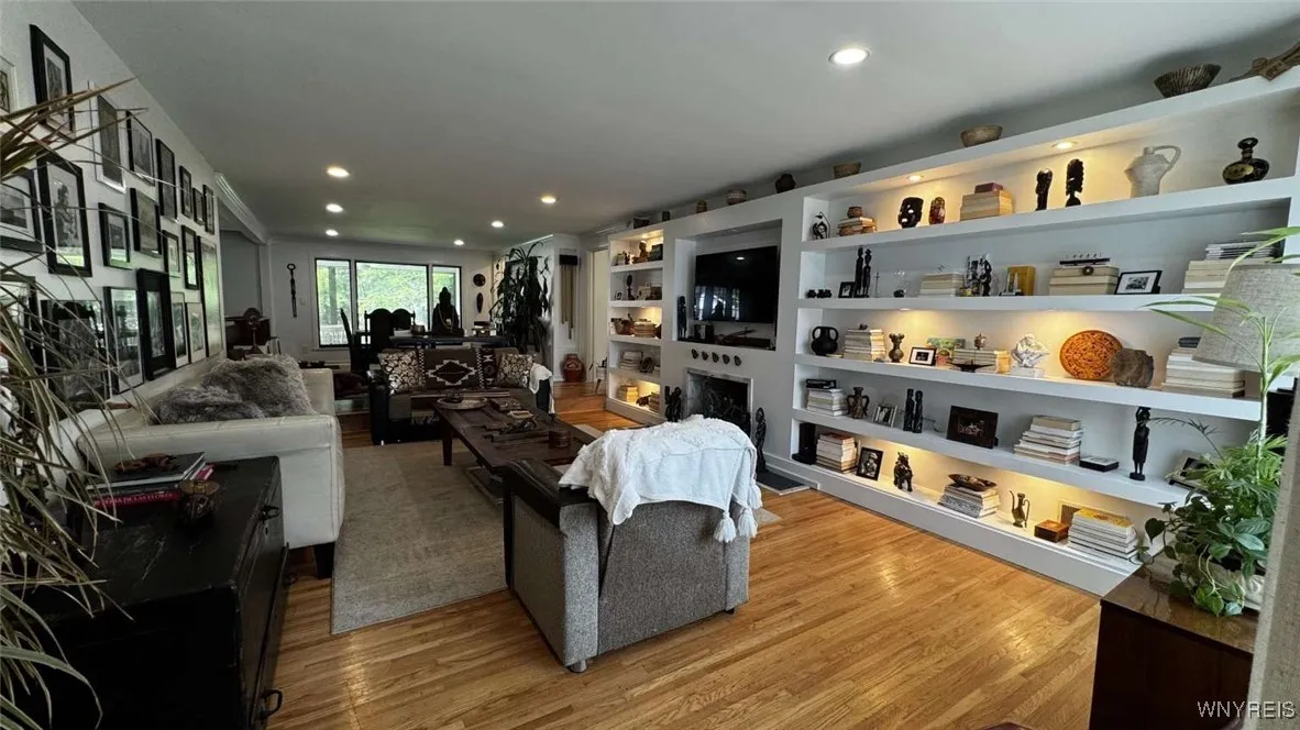 80 Edge Park Avenue, Buffalo, New York 14216, Buffalo, New York 14216, 3 Bedrooms Bedrooms, 9 Rooms Rooms,2 BathroomsBathrooms,Residential,Closed,80 Edge Park Avenue, Buffalo, New York 14216,0,B1630439