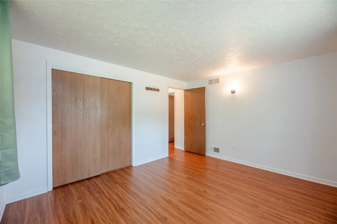 410 Thomar Drive, Webster, New York 14580, Webster, New York 14580, 3 Bedrooms Bedrooms, 5 Rooms Rooms,1 BathroomBathrooms,Residential,Closed,410 Thomar Drive, Webster, New York 14580,0,R1630106