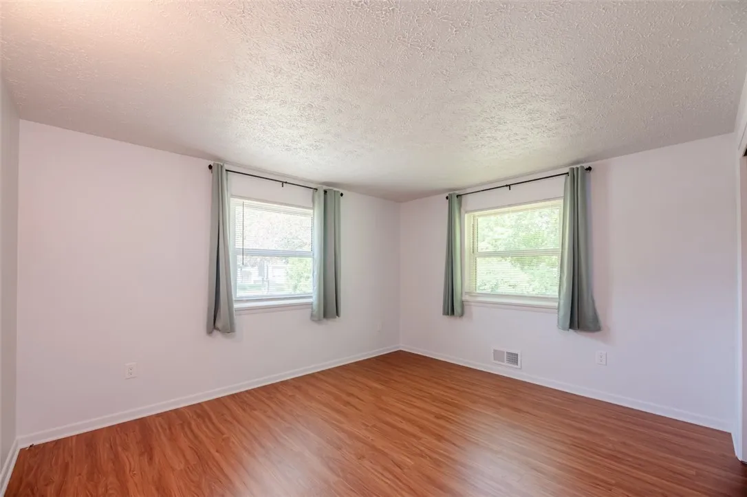 410 Thomar Drive, Webster, New York 14580, Webster, New York 14580, 3 Bedrooms Bedrooms, 5 Rooms Rooms,1 BathroomBathrooms,Residential,Closed,410 Thomar Drive, Webster, New York 14580,0,R1630106