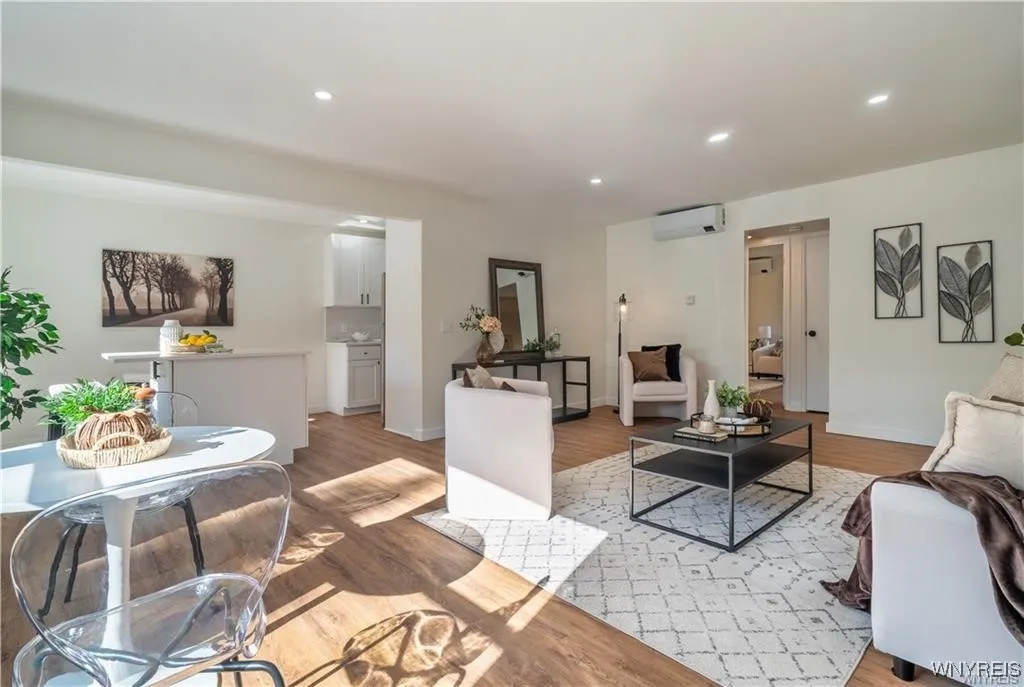538 Linwood Avenue 10, Buffalo, New York 14209, Buffalo, New York 14209, 2 Bedrooms Bedrooms, 5 Rooms Rooms,1 BathroomBathrooms,Residential Lease,For Rent,538 Linwood Avenue 10, Buffalo, New York 14209,B1630447
