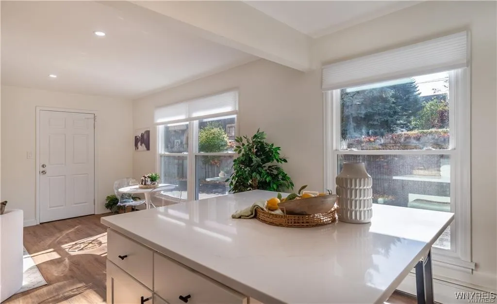 538 Linwood Avenue 10, Buffalo, New York 14209, Buffalo, New York 14209, 2 Bedrooms Bedrooms, 5 Rooms Rooms,1 BathroomBathrooms,Residential Lease,For Rent,538 Linwood Avenue 10, Buffalo, New York 14209,B1630447