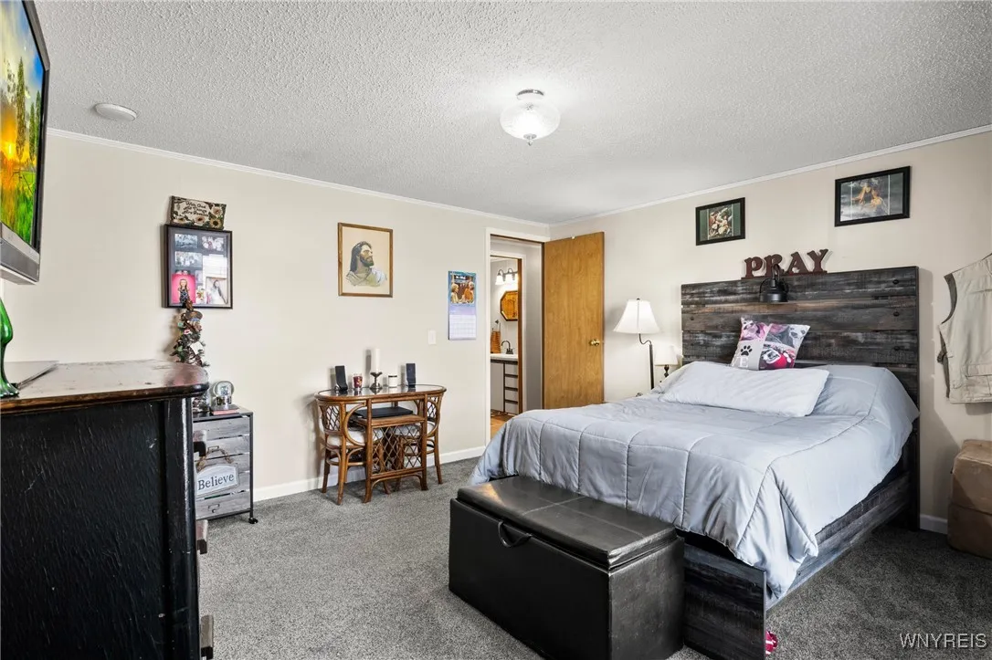 Primary Bedroom w/ Full Bath & Walk-In Closet