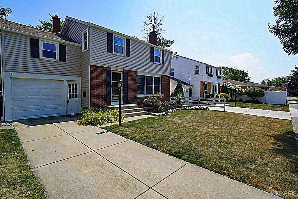 17 Patricia Drive, Tonawanda, New York 14150, Tonawanda, New York 14150, 4 Bedrooms Bedrooms, 8 Rooms Rooms,1 BathroomBathrooms,Residential,For Sale,17 Patricia Drive, Tonawanda, New York 14150,B1629877