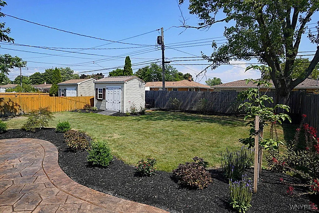 17 Patricia Drive, Tonawanda, New York 14150, Tonawanda, New York 14150, 4 Bedrooms Bedrooms, 8 Rooms Rooms,1 BathroomBathrooms,Residential,For Sale,17 Patricia Drive, Tonawanda, New York 14150,B1629877