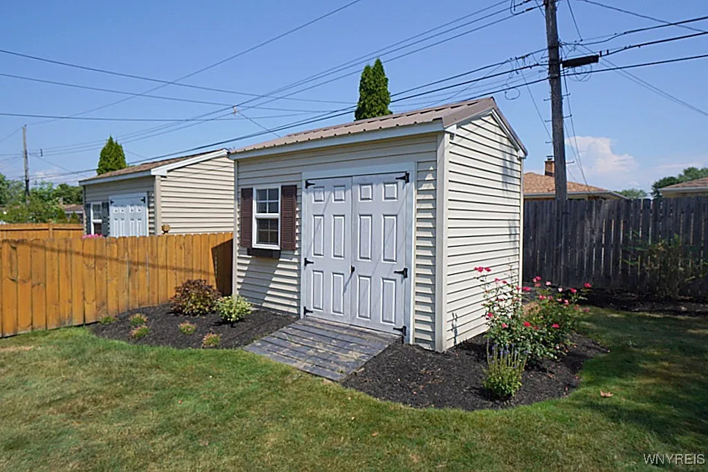 17 Patricia Drive, Tonawanda, New York 14150, Tonawanda, New York 14150, 4 Bedrooms Bedrooms, 8 Rooms Rooms,1 BathroomBathrooms,Residential,For Sale,17 Patricia Drive, Tonawanda, New York 14150,B1629877