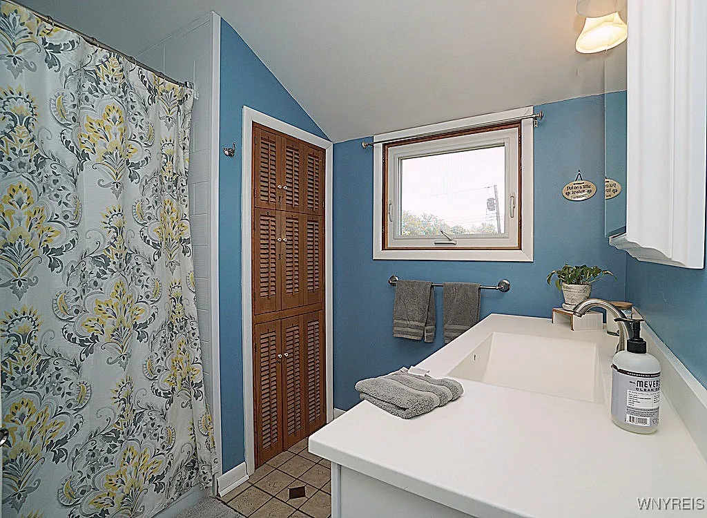 17 Patricia Drive, Tonawanda, New York 14150, Tonawanda, New York 14150, 4 Bedrooms Bedrooms, 8 Rooms Rooms,1 BathroomBathrooms,Residential,For Sale,17 Patricia Drive, Tonawanda, New York 14150,B1629877