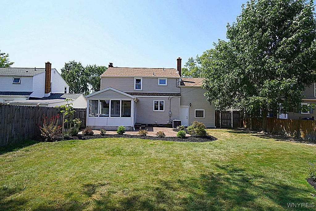 17 Patricia Drive, Tonawanda, New York 14150, Tonawanda, New York 14150, 4 Bedrooms Bedrooms, 8 Rooms Rooms,1 BathroomBathrooms,Residential,For Sale,17 Patricia Drive, Tonawanda, New York 14150,B1629877