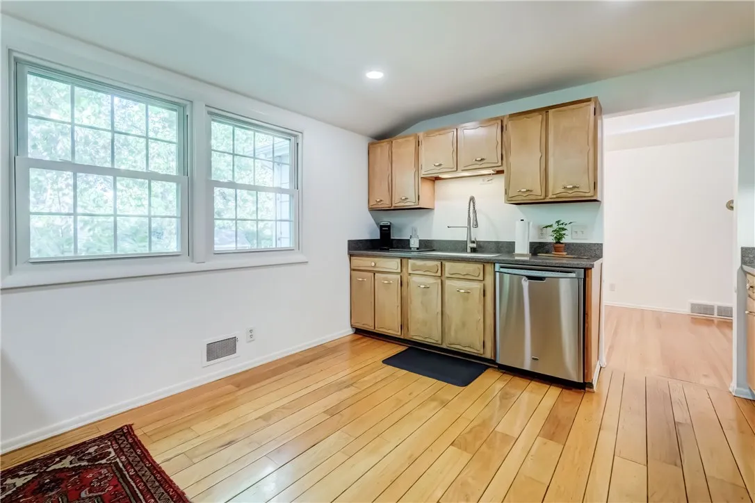 34 Harper Drive, Pittsford, New York 14534, Pittsford, New York 14534, 3 Bedrooms Bedrooms, 9 Rooms Rooms,2 BathroomsBathrooms,Residential,Closed,34 Harper Drive, Pittsford, New York 14534,0,R1629708