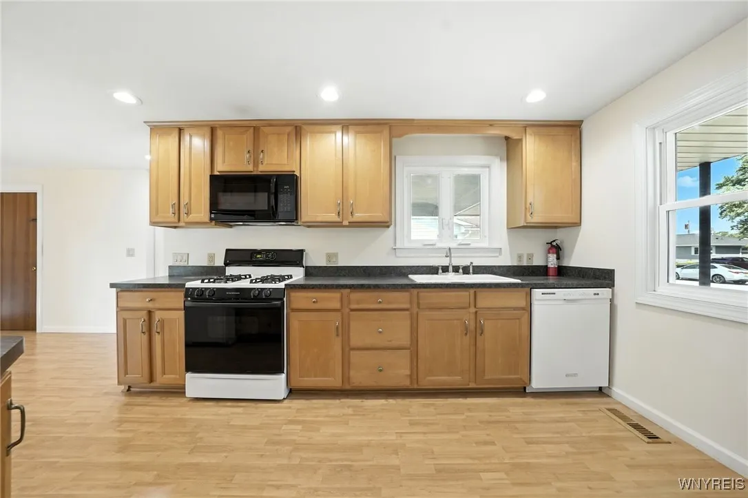 542 Woodstock Avenue, Tonawanda, New York 14150, Tonawanda, New York 14150, 3 Bedrooms Bedrooms, 7 Rooms Rooms,2 BathroomsBathrooms,Residential,For Sale,542 Woodstock Avenue, Tonawanda, New York 14150,B1630290