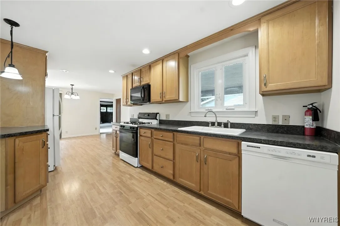 542 Woodstock Avenue, Tonawanda, New York 14150, Tonawanda, New York 14150, 3 Bedrooms Bedrooms, 7 Rooms Rooms,2 BathroomsBathrooms,Residential,For Sale,542 Woodstock Avenue, Tonawanda, New York 14150,B1630290