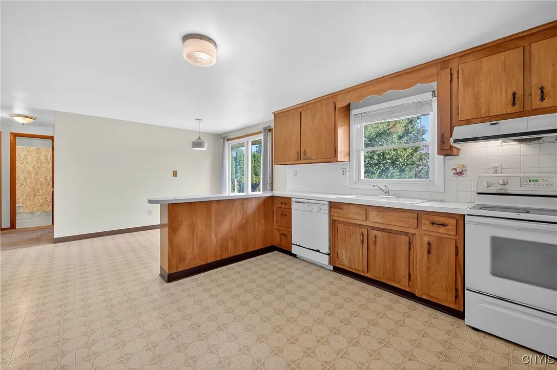 4873 Greystone Drive, Salina, New York 13088, Salina, New York 13088, 2 Bedrooms Bedrooms, 5 Rooms Rooms,1 BathroomBathrooms,Residential,Closed,4873 Greystone Drive, Salina, New York 13088,0,S1629911