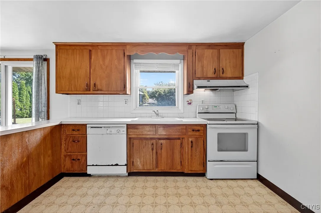 4873 Greystone Drive, Salina, New York 13088, Salina, New York 13088, 2 Bedrooms Bedrooms, 5 Rooms Rooms,1 BathroomBathrooms,Residential,Closed,4873 Greystone Drive, Salina, New York 13088,0,S1629911