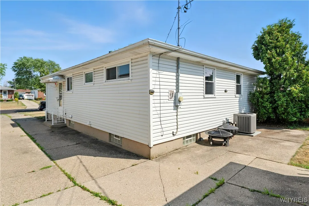 80 Alberta Drive, Amherst, New York 14226, Amherst, New York 14226, 3 Bedrooms Bedrooms, 7 Rooms Rooms,1 BathroomBathrooms,Residential,For Sale,80 Alberta Drive, Amherst, New York 14226,B1630351