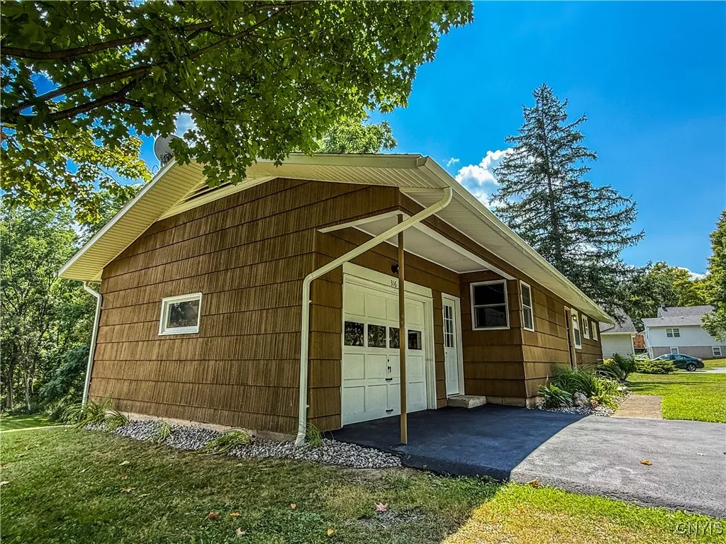 316 West Seneca Street, Manlius, New York 13104, Manlius, New York 13104, 3 Bedrooms Bedrooms, 8 Rooms Rooms,1 BathroomBathrooms,Residential,For Sale,316 West Seneca Street, Manlius, New York 13104,S1628813