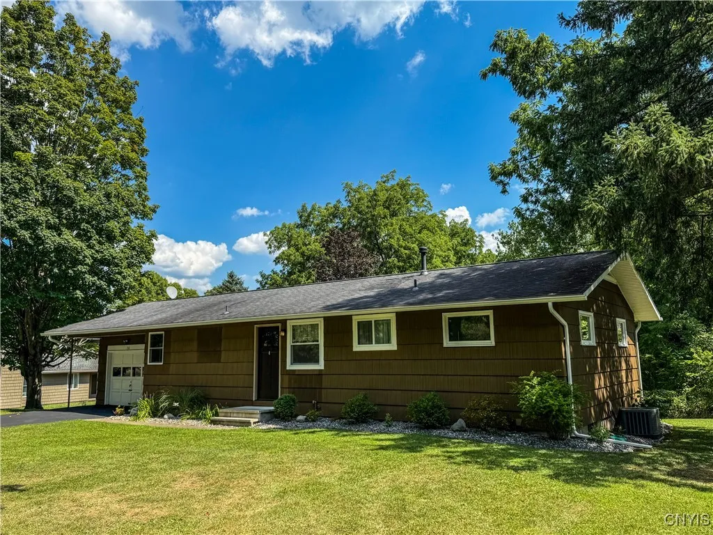 316 West Seneca Street, Manlius, New York 13104, Manlius, New York 13104, 3 Bedrooms Bedrooms, 8 Rooms Rooms,1 BathroomBathrooms,Residential,For Sale,316 West Seneca Street, Manlius, New York 13104,S1628813