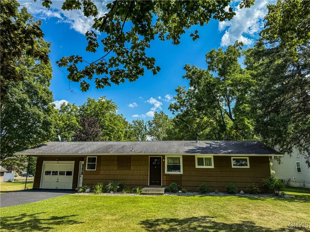 316 West Seneca Street, Manlius, New York 13104, Manlius, New York 13104, 3 Bedrooms Bedrooms, 8 Rooms Rooms,1 BathroomBathrooms,Residential,For Sale,316 West Seneca Street, Manlius, New York 13104,S1628813