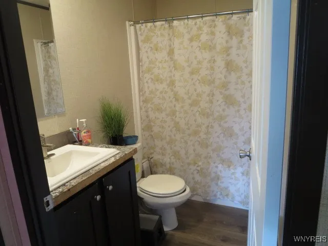 2nd Bathroom with tub & shower....