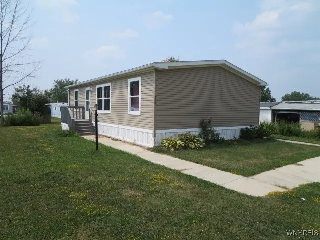 109 East Canyon Drive, Hamburg, New York 14075, Hamburg, New York 14075, 3 Bedrooms Bedrooms, 8 Rooms Rooms,2 BathroomsBathrooms,Residential,For Sale,109 East Canyon Drive, Hamburg, New York 14075,B1628567