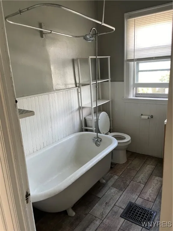 88 Arnold Street, Buffalo, New York 14213, Buffalo, New York 14213, 7 Bedrooms Bedrooms, ,4 BathroomsBathrooms,Residential,For Sale,88 Arnold Street, Buffalo, New York 14213,B1625652