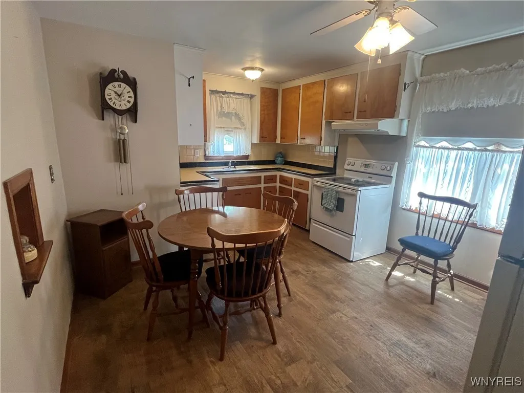 4022 Lewiston Road, Niagara Falls, New York 14305, Niagara Falls, New York 14305, 3 Bedrooms Bedrooms, 5 Rooms Rooms,1 BathroomBathrooms,Residential,For Sale,4022 Lewiston Road, Niagara Falls, New York 14305,0,B1630569
