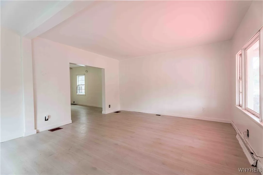 513 High Street, Buffalo, New York 14211, Buffalo, New York 14211, 3 Bedrooms Bedrooms, 8 Rooms Rooms,1 BathroomBathrooms,Residential,For Sale,513 High Street, Buffalo, New York 14211,B1629926