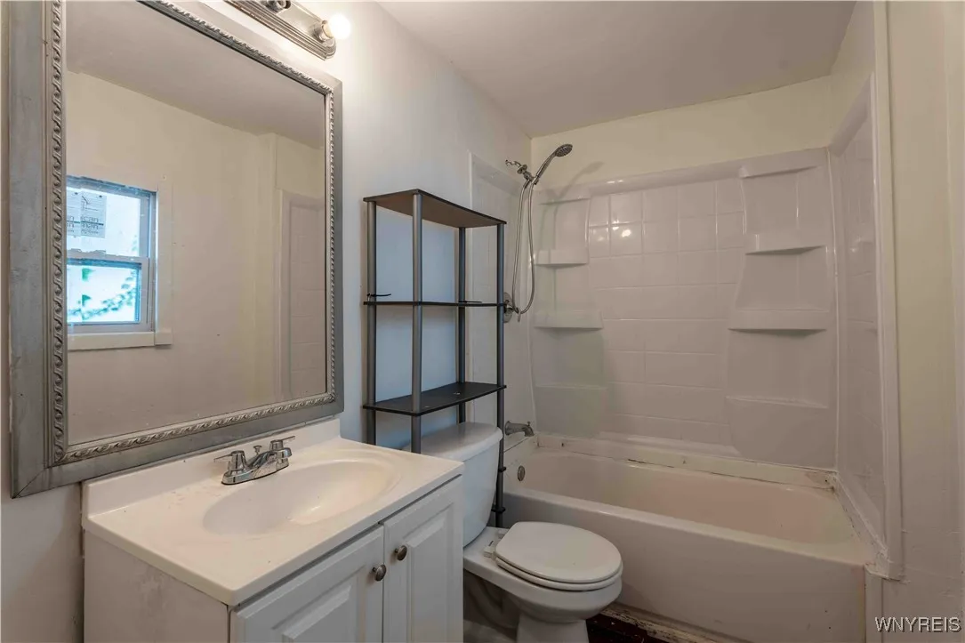 513 High Street, Buffalo, New York 14211, Buffalo, New York 14211, 3 Bedrooms Bedrooms, 8 Rooms Rooms,1 BathroomBathrooms,Residential,For Sale,513 High Street, Buffalo, New York 14211,B1629926